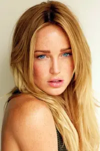 Photo Caity Lotz