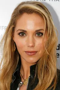 Photo Elizabeth Berkley