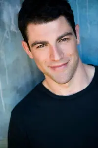 Photo Max Greenfield