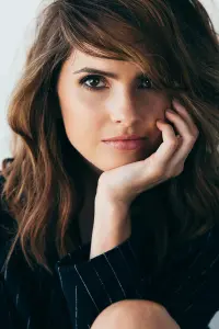 Photo Shelley Hennig