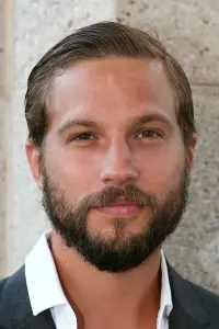 Photo Logan Marshall-Green