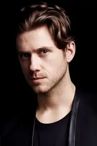 Photo Aaron Tveit