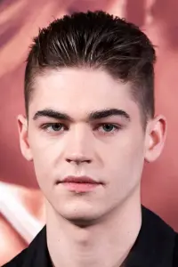 Photo Hero Fiennes Tiffin