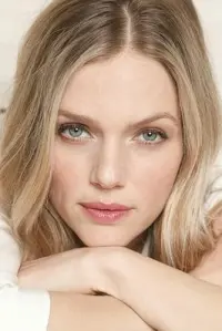 Photo Tracy Spiridakos