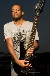 Photo Tony MacAlpine