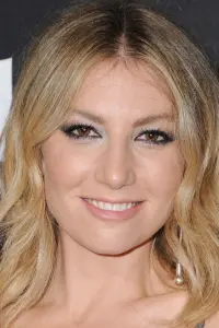 Photo Ari Graynor