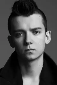 Photo Asa Butterfield