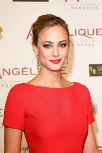 Photo Nora Arnezeder