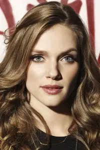 Photo Tracy Spiridakos