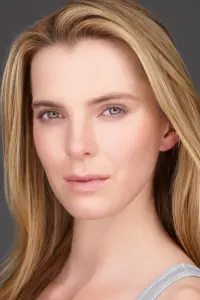 Photo Betty Gilpin