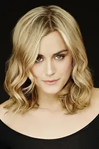 Photo Taylor Schilling