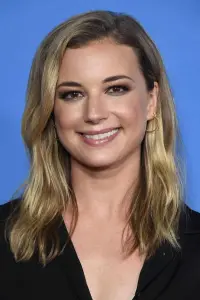 Photo Emily VanCamp