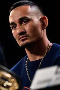 Photo Max Holloway