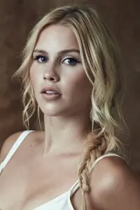 Photo Claire Holt