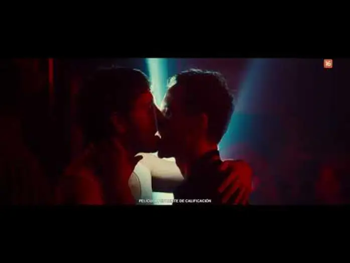 Watch film All of Us Strangers | Escena: 'Qu&iacute;mica'