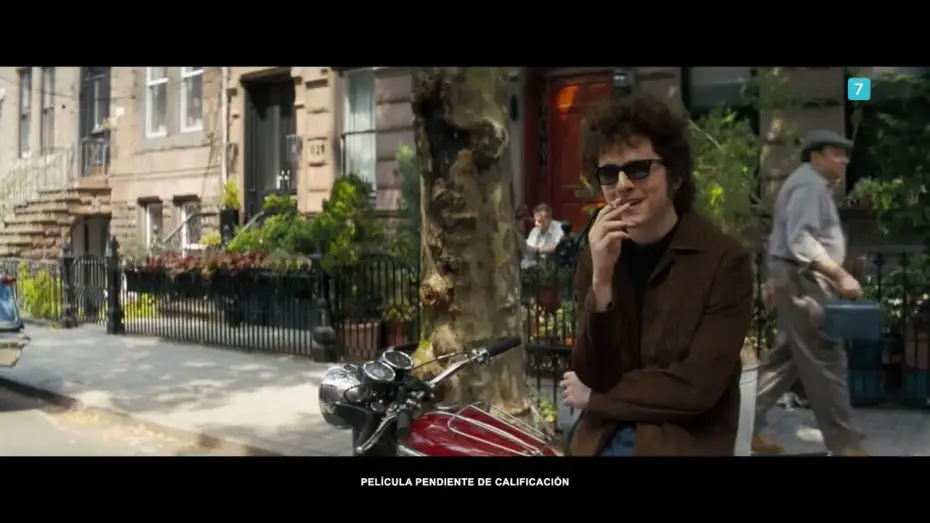 Watch film A Complete Unknown | Anuncio: 'Bonneville T100'