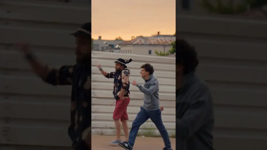 Watch film A Real Pain | Now Playing (Walking)