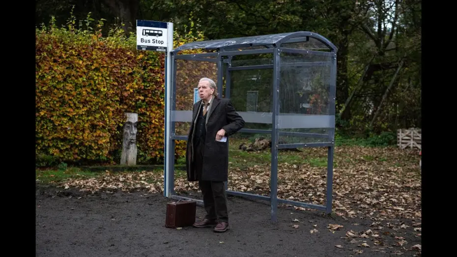 Watch film The Last Bus | El inglés que cogió la maleta y se fue al fin del mundo - Trailer espa&ntilde;ol