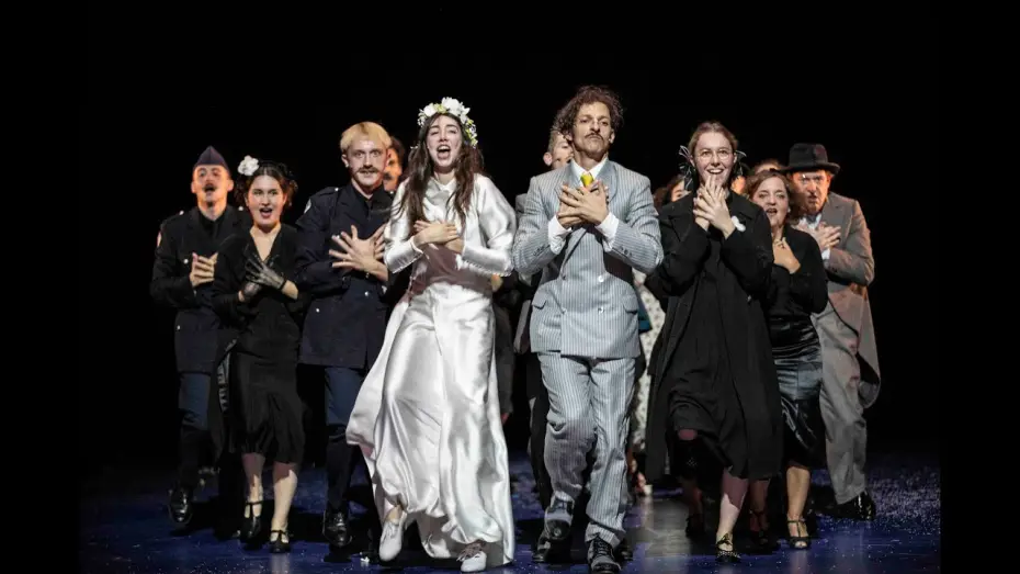 Watch film Un chapeau de paille d'Italie | Porte Saint-Martin | Un chapeau de paille d'Italie [2023]