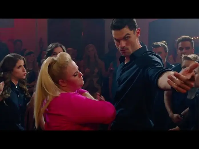 Watch film Pitch Perfect 2 | Pitch Perfect 2 / Extrait 1 "Le match d'impro: Hip-Hop des ann&eacute;es 90" [Au cin&eacute;ma le 22 juillet]