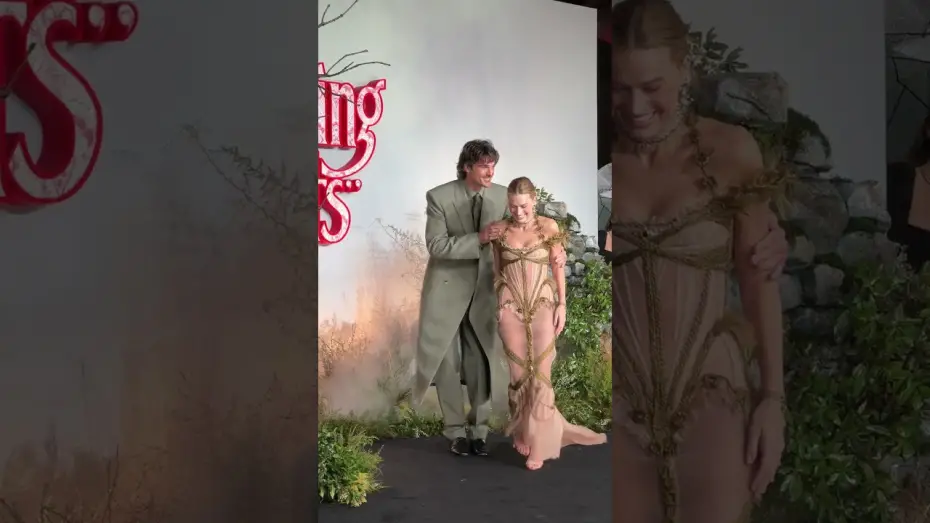Watch film &ldquo;Wuthering Heights&rdquo; | Margot Robbie & Jacob Elordi caught in the rain at the "WUTHERING HEIGHTS" UK Premiere