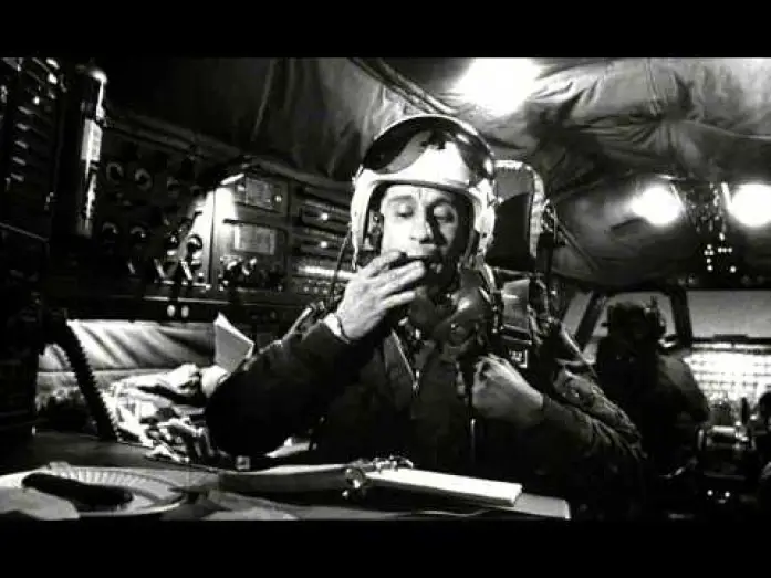 Watch film Dr. Strangelove or: How I Learned to Stop Worrying and Love the Bomb | Docteur Folamour - Extrait VF