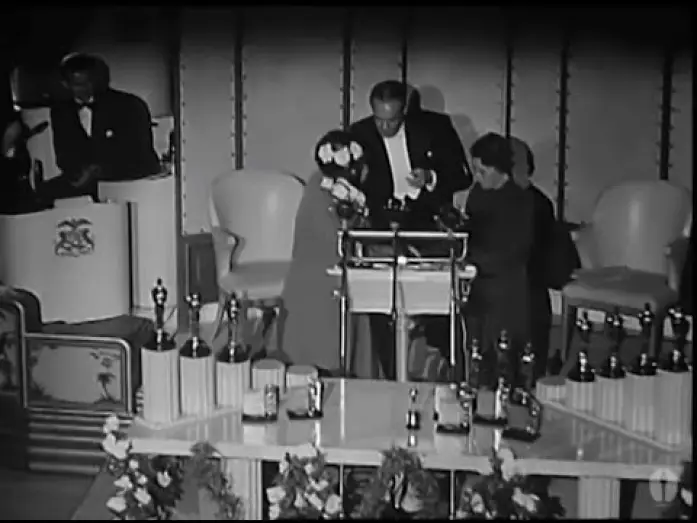 Watch film Gone with the Wind | Hattie McDaniel winning Best Supporting Actress: 12th Oscars (1940)